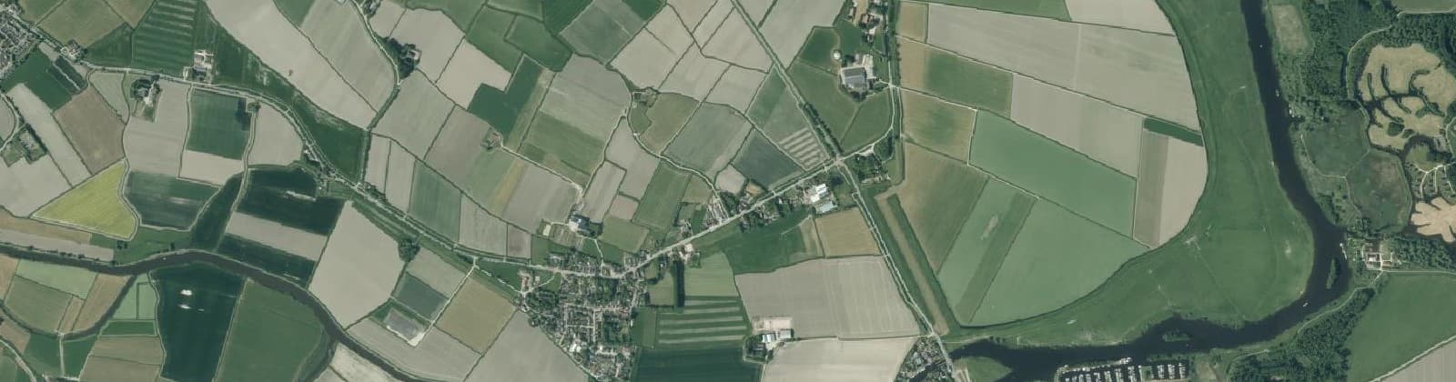 Luchtfoto van Verspreide huizen Engwierum