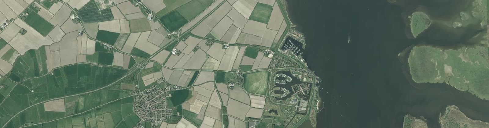 Luchtfoto van Verspreide huizen Anjum
