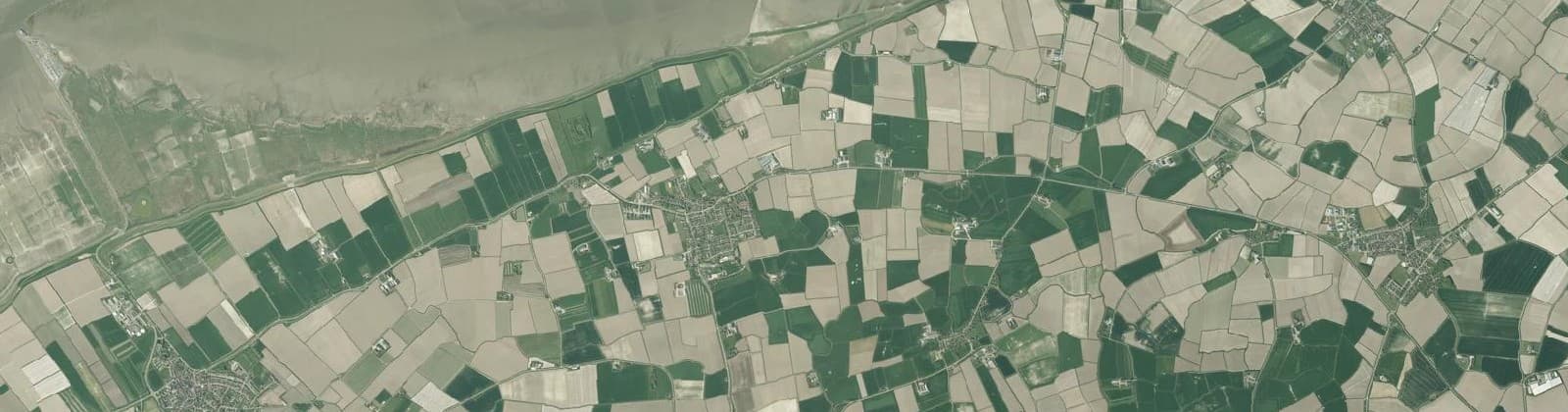 Luchtfoto van Verspreide huizen Ternaard