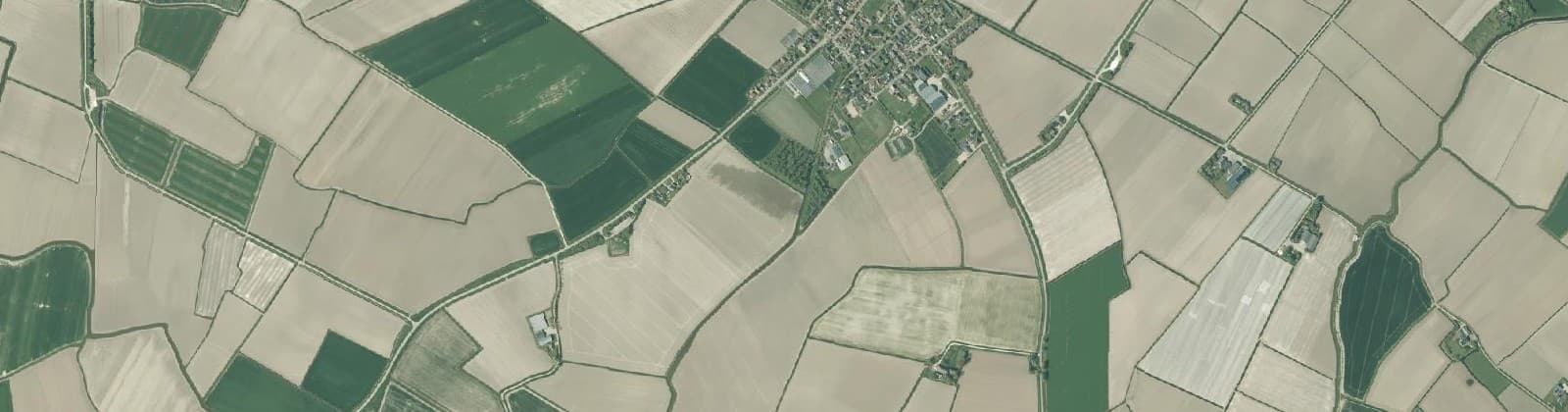 Luchtfoto van Verspreide huizen Nes
