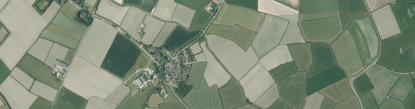 Luchtfoto van Verspreide huizen Brantgum