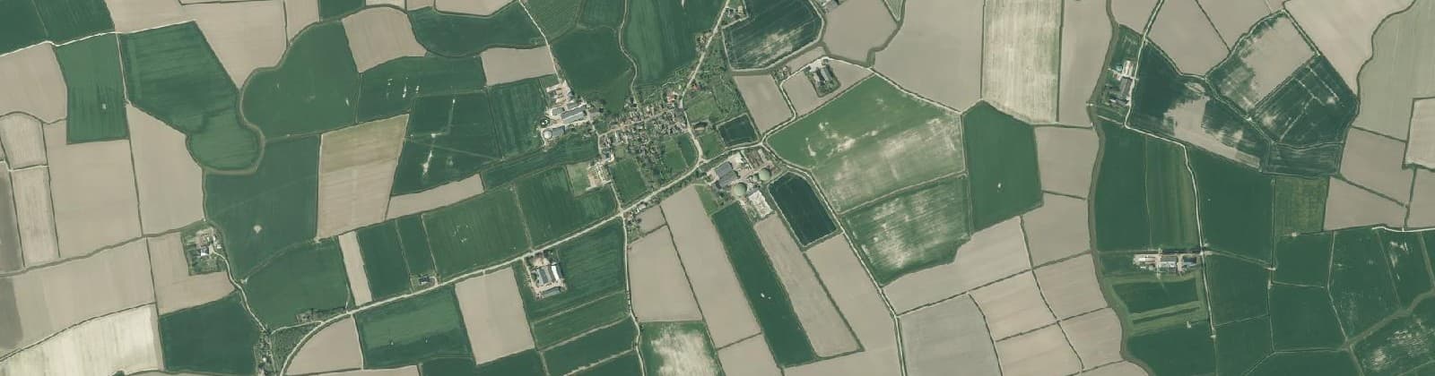 Luchtfoto van Verspreide huizen Hantumhuizen