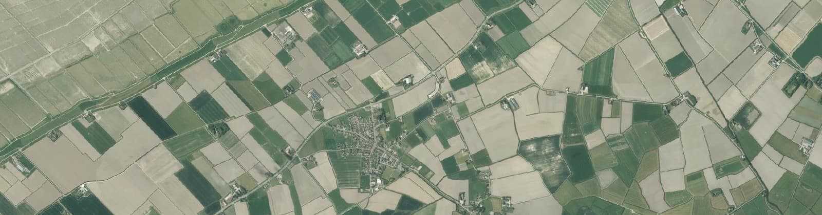Luchtfoto van Verspreide huizen Blija