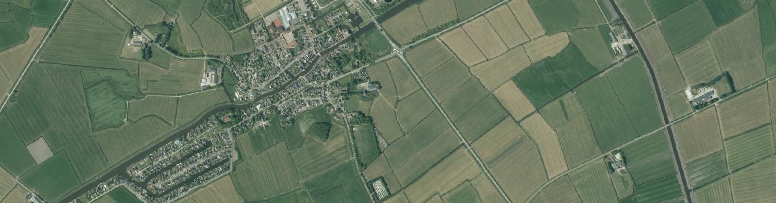 Luchtfoto van Verspreide huizen Birdaard