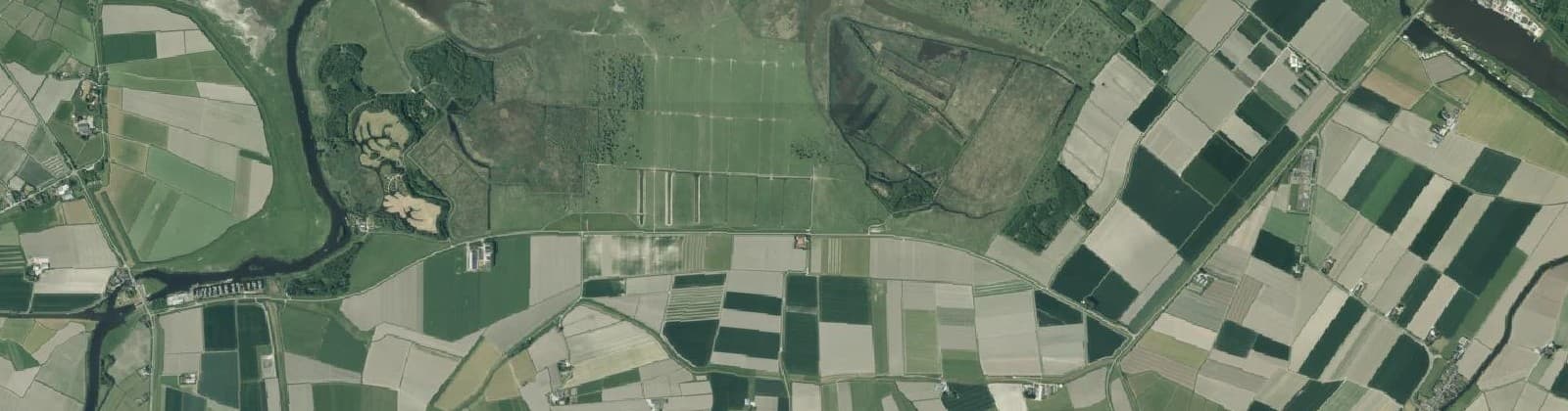 Luchtfoto van Verspreide huizen Munnekezijl