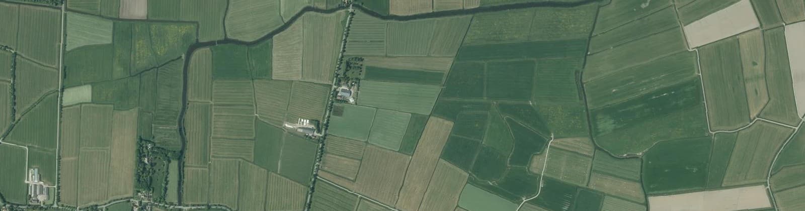 Luchtfoto van Verspreide huizen Westergeest