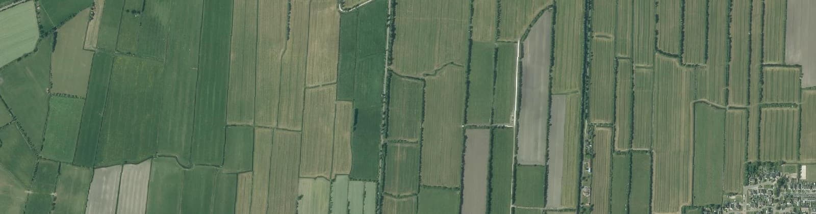 Luchtfoto van Verspreide huizen Kollumerzwaag