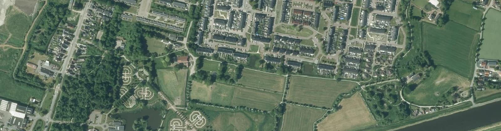 Luchtfoto van Opwierde Zuid