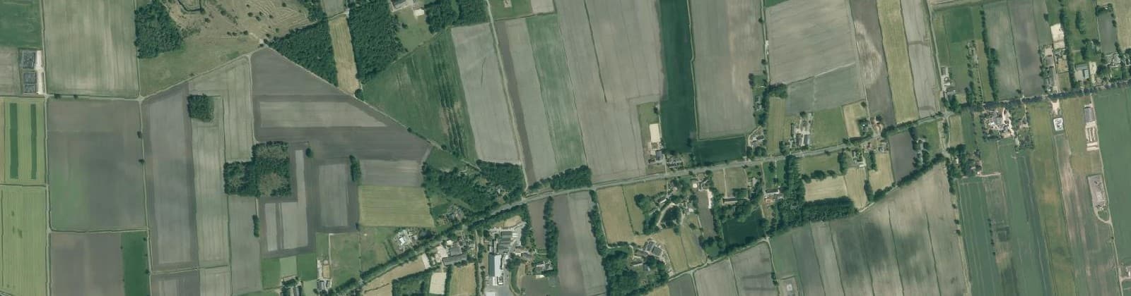 Luchtfoto van Wijk 14 Vlieghuis en Padhuis