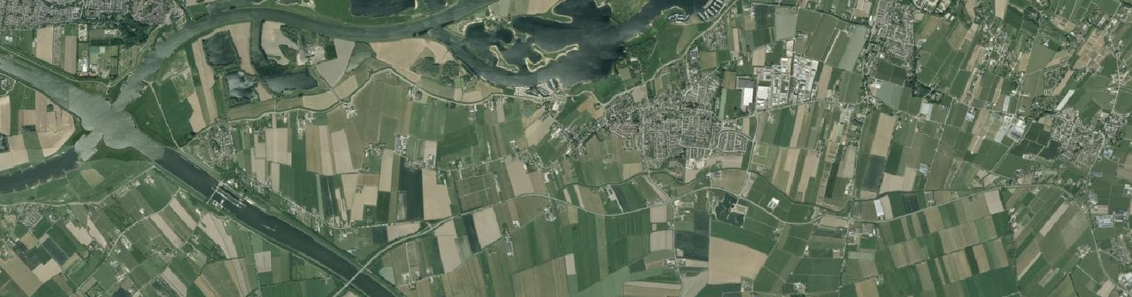 Luchtfoto van Wijk 05 Maurik