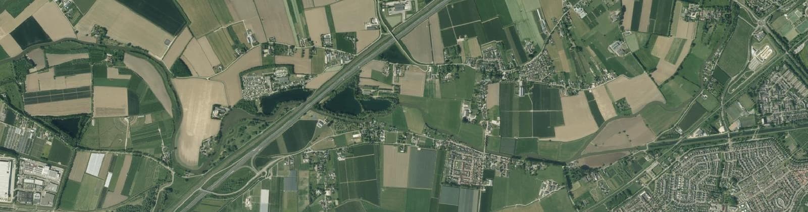 Luchtfoto van Wadenoijen en Kapel Avezaath