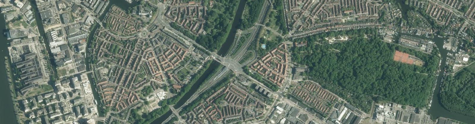 Luchtfoto van IJplein/Vogelbuurt