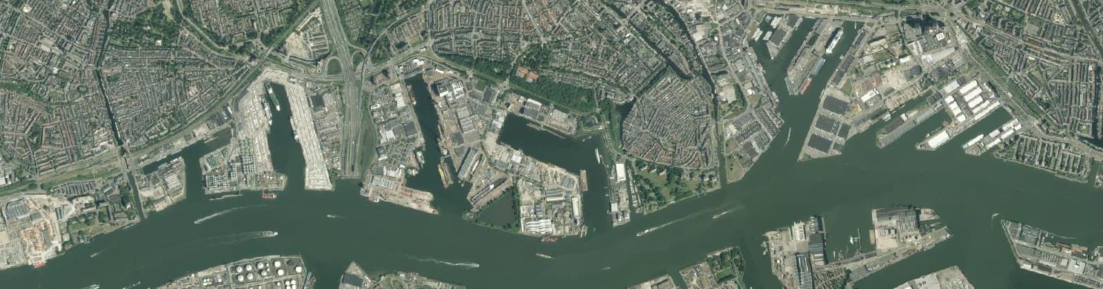 Luchtfoto van Wijk 02 Schiedamse Havens