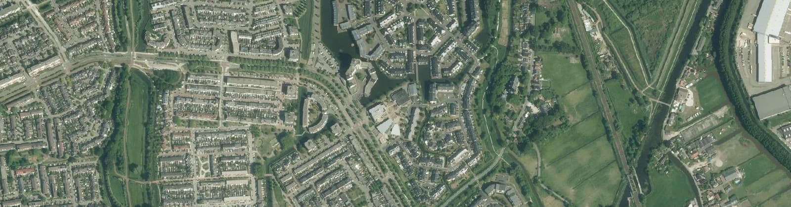 Luchtfoto van Wijk 10 Spaland en Sveaparken