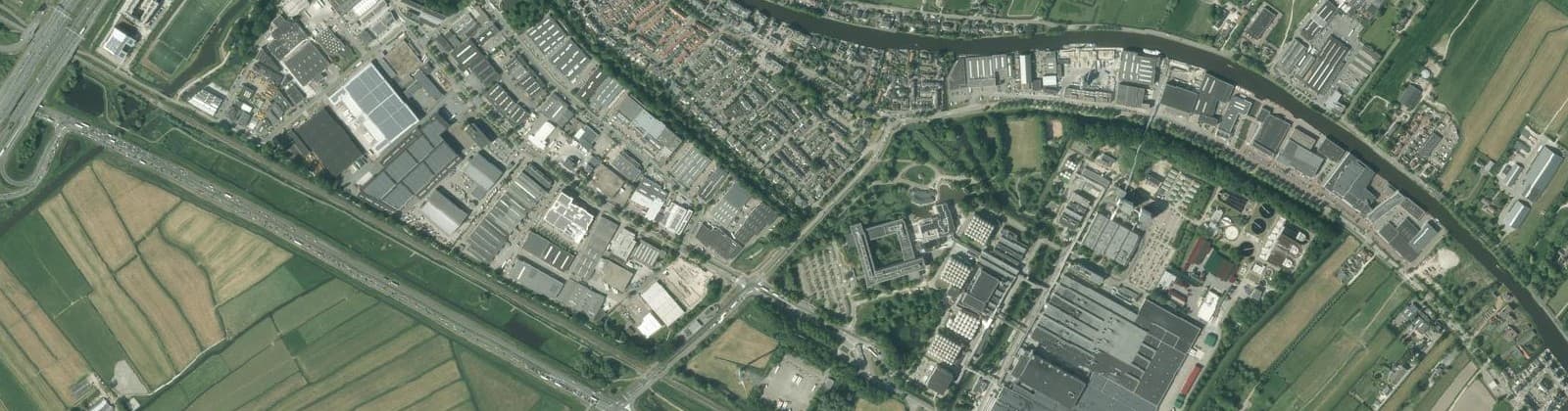 Luchtfoto van Zoeterwoude-Rijndijk