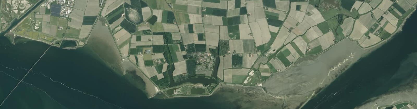 Luchtfoto van Wijk 08 Ouwerkerk