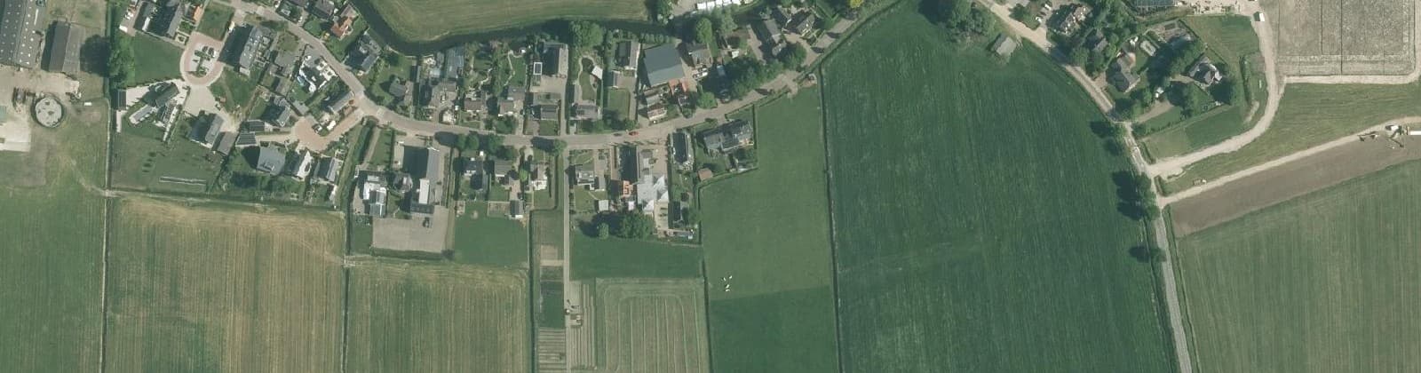 Luchtfoto van Waardhuizen