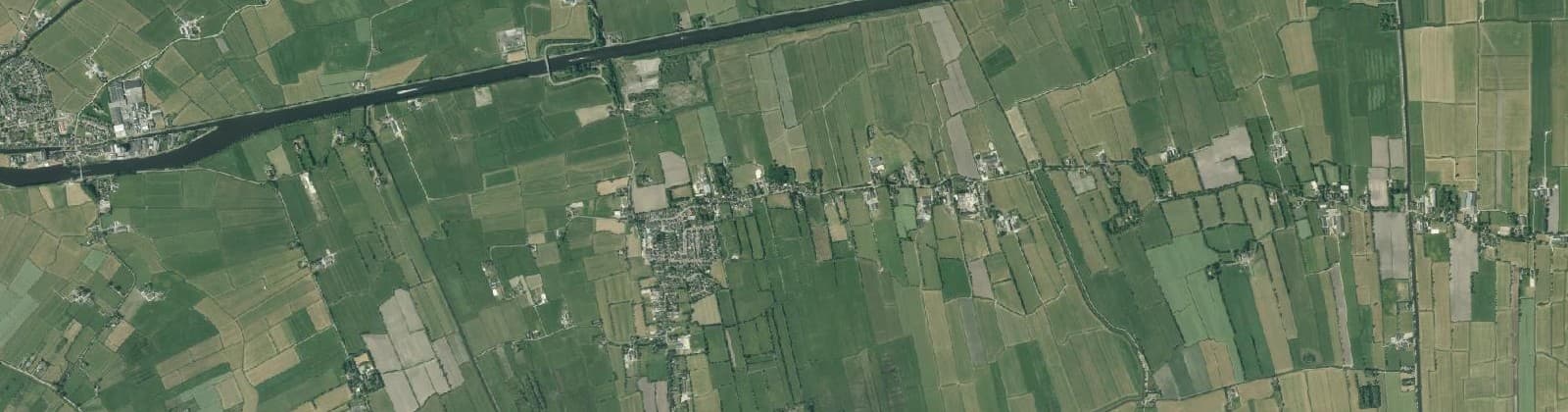 Luchtfoto van Wijk 01 Lutjegast