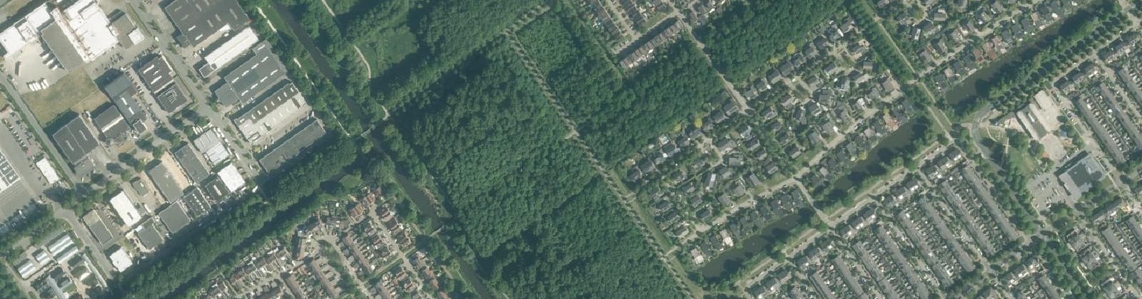 Luchtfoto van Meridiaanpark Noord en Bosrand