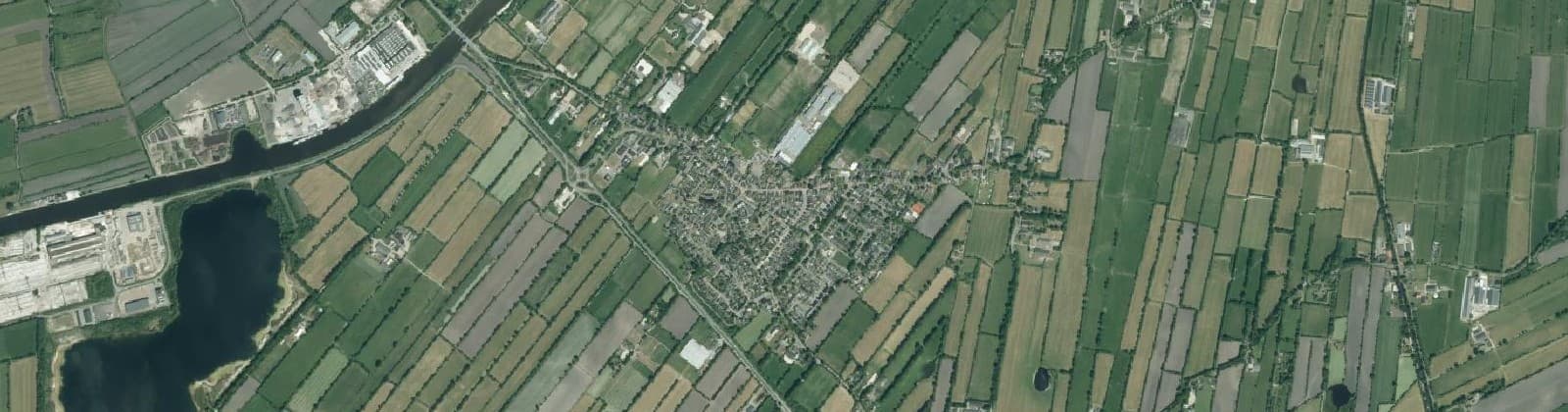 Luchtfoto van Verspreide huizen Drogeham
