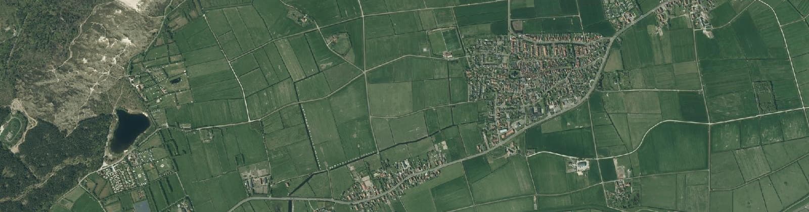 Luchtfoto van Verspreide huizen Midsland-Zuid
