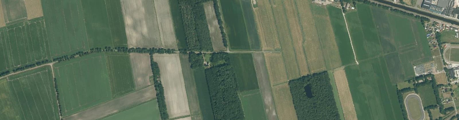 Luchtfoto van Verspreide huizen Veenoord
