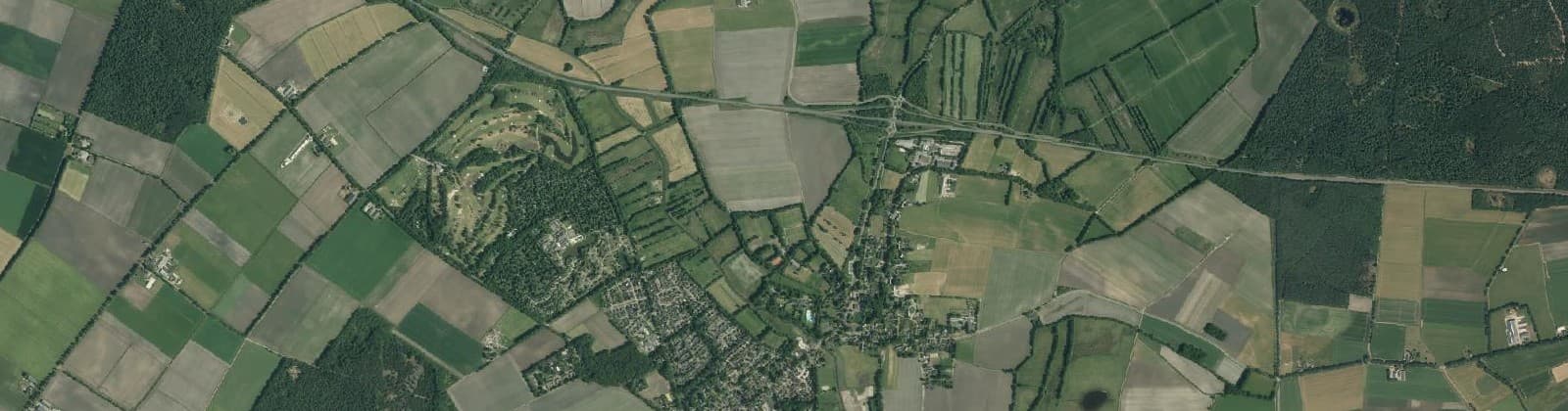 Luchtfoto van Verspreide huizen Zweeloo