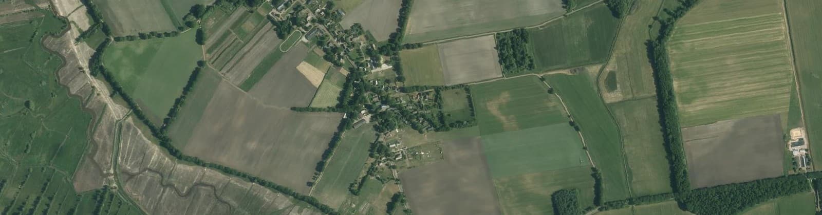 Luchtfoto van Verspreide huizen Benneveld