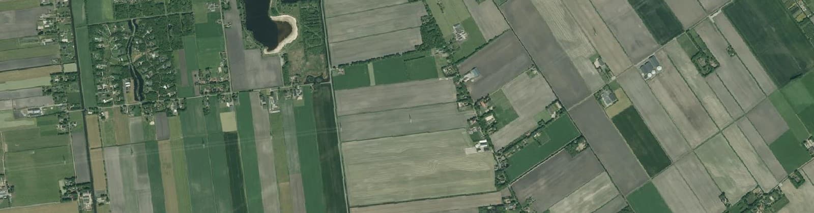 Luchtfoto van Verspreide huizen Dedemsvaart