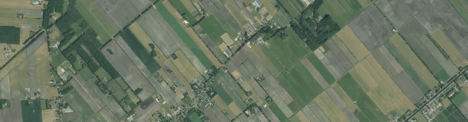 Luchtfoto van Verspreide huizen Schuinesloot