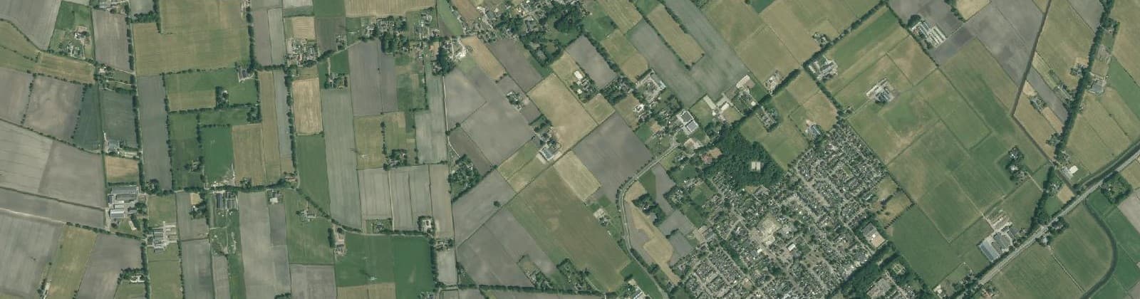 Luchtfoto van Verspreide huizen Slagharen-West