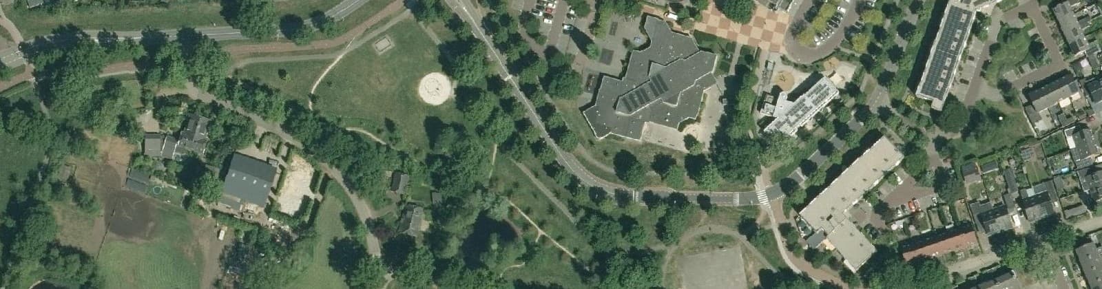Luchtfoto van Kruidenwijk Centrum