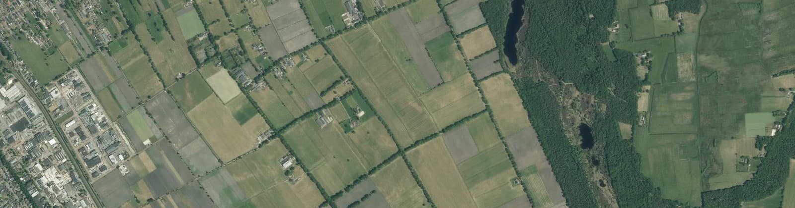 Luchtfoto van Verspreide huizen Leyen