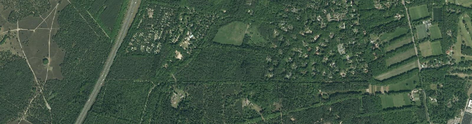 Luchtfoto van Verspreide huizen bosgebied