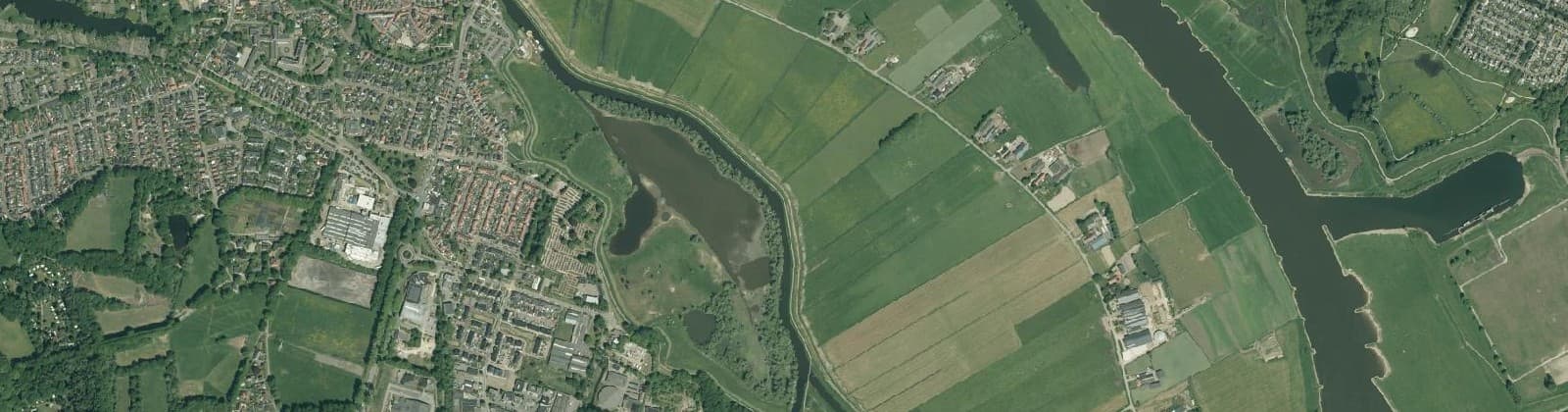 Luchtfoto van Verspreide huizen Hoenwaard