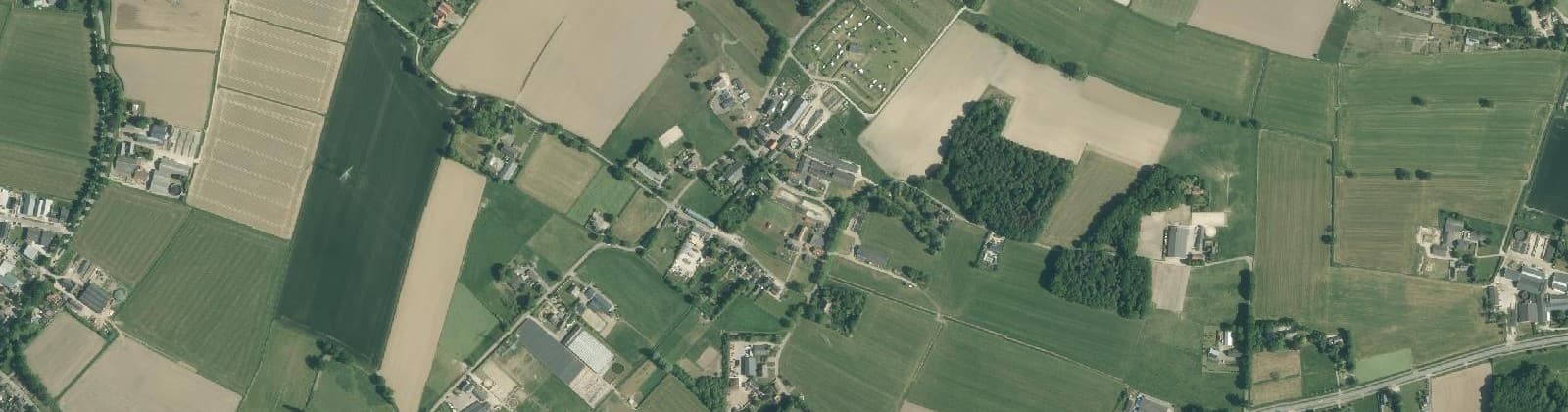 Luchtfoto van Verspreide huizen Worsum