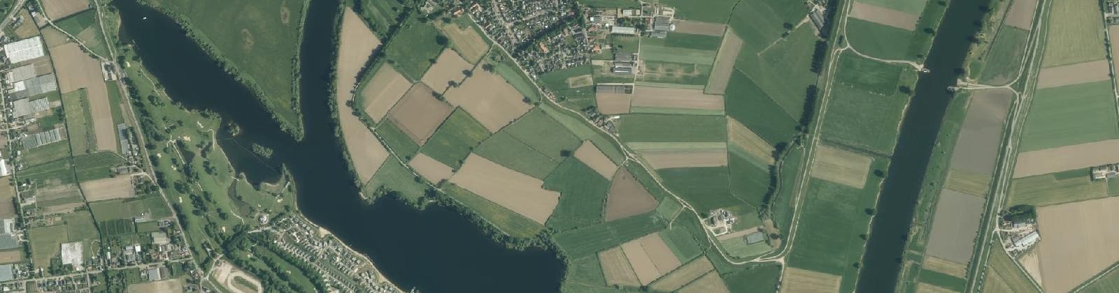 Luchtfoto van Verspreide huizen Alem