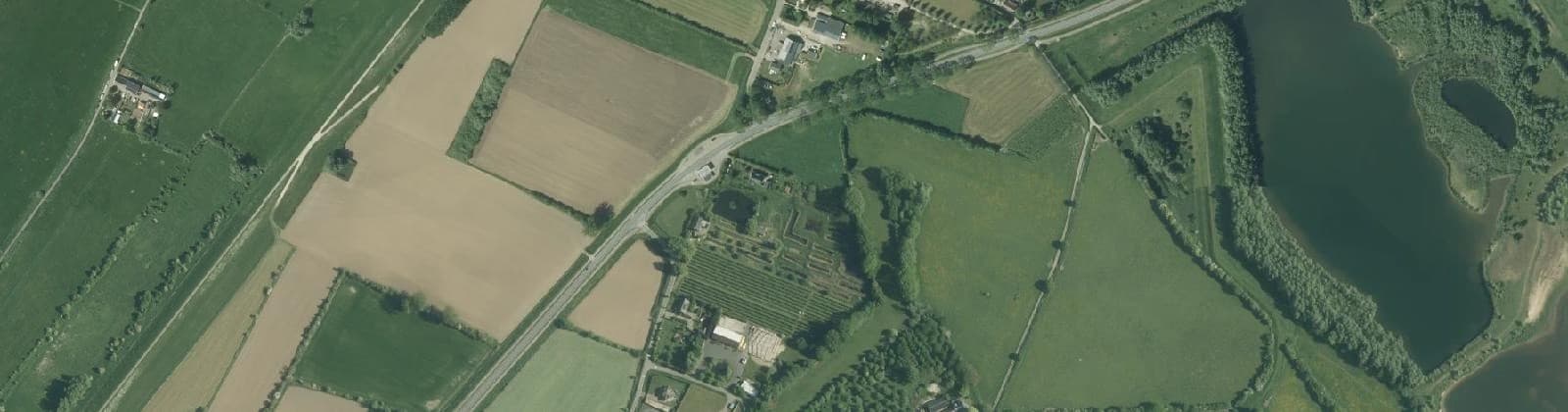 Luchtfoto van Huizendijk, Voorne, De Kop en Veluwe