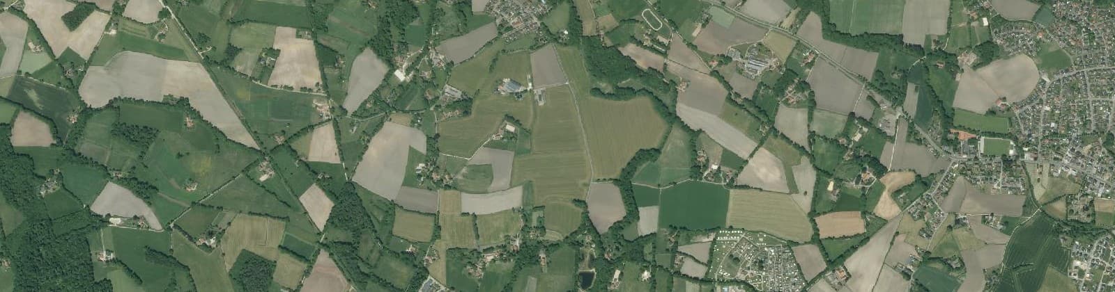 Luchtfoto van Verspreide huizen Kotten