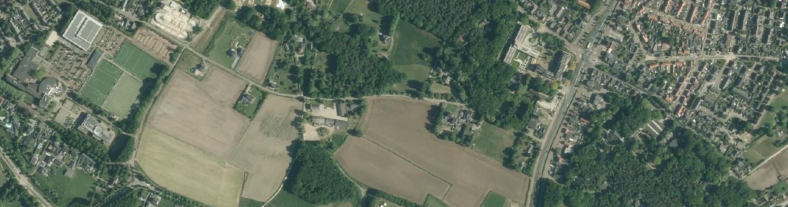 Luchtfoto van Verspreide huizen Valendries