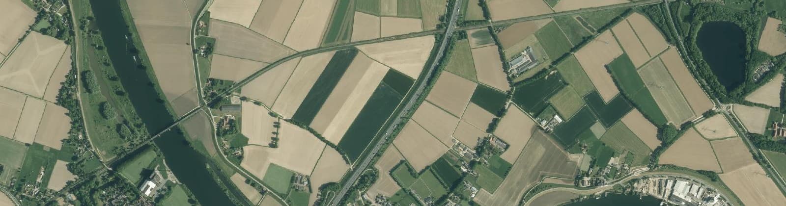 Luchtfoto van Verspreide huizen Niftrik