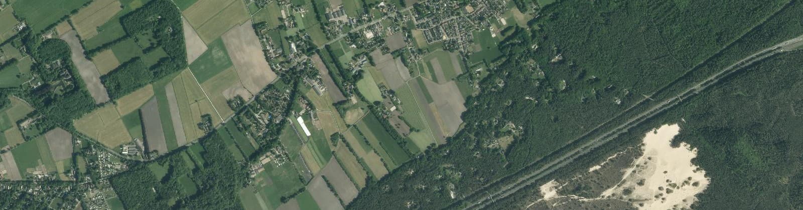 Luchtfoto van Verspreide huizen Hulshorst