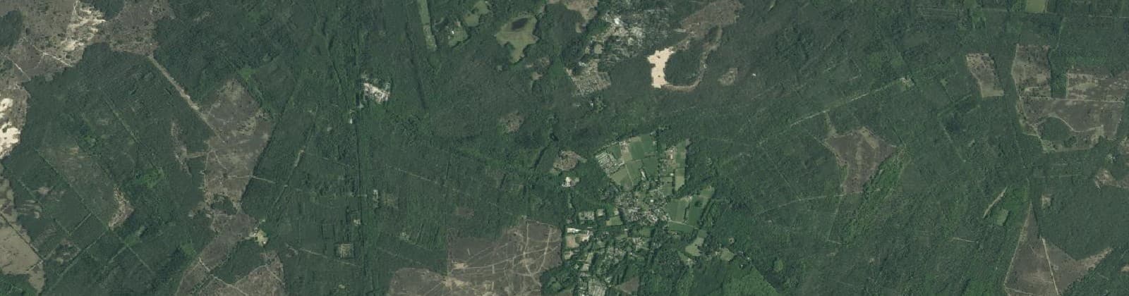 Luchtfoto van Verspreide huizen bosgebied Vierhouten