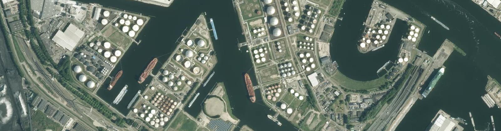 Luchtfoto van Petroleumhaven