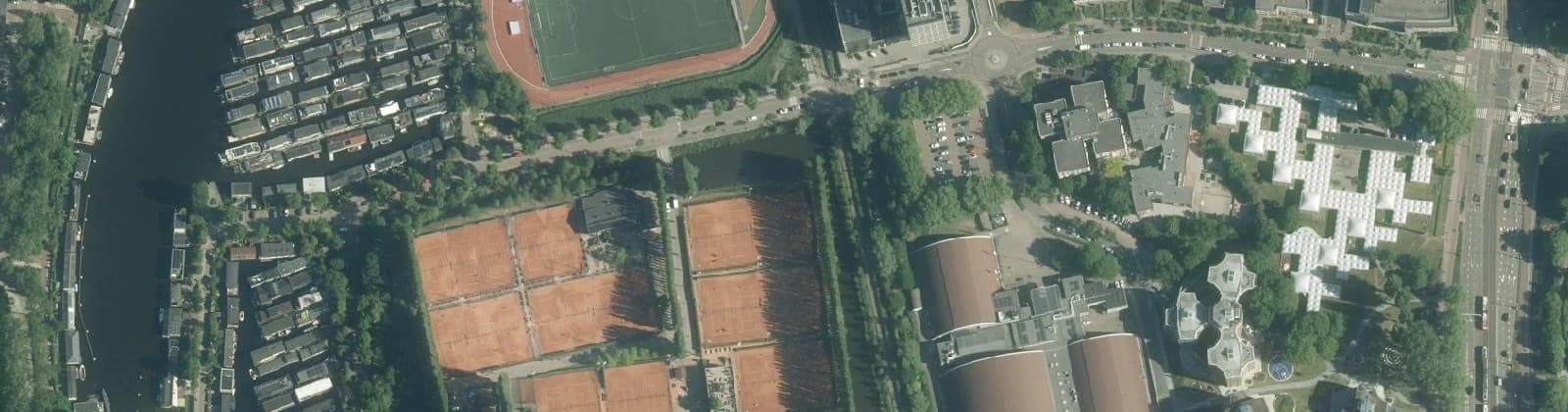 Luchtfoto van IJsbaanpad e.o.