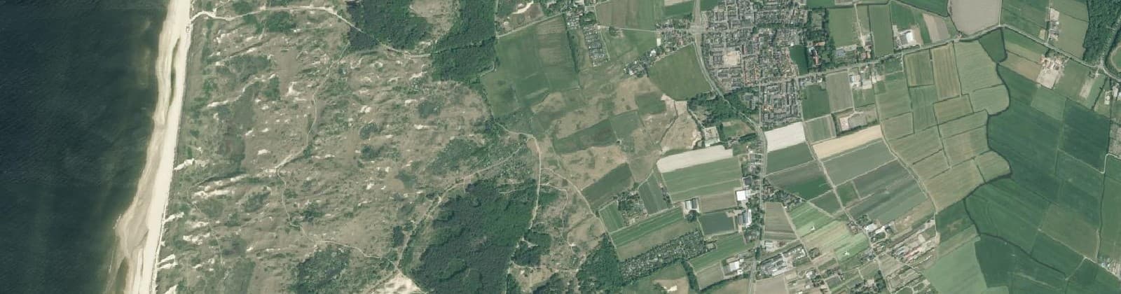 Luchtfoto van Egmond-Binnen