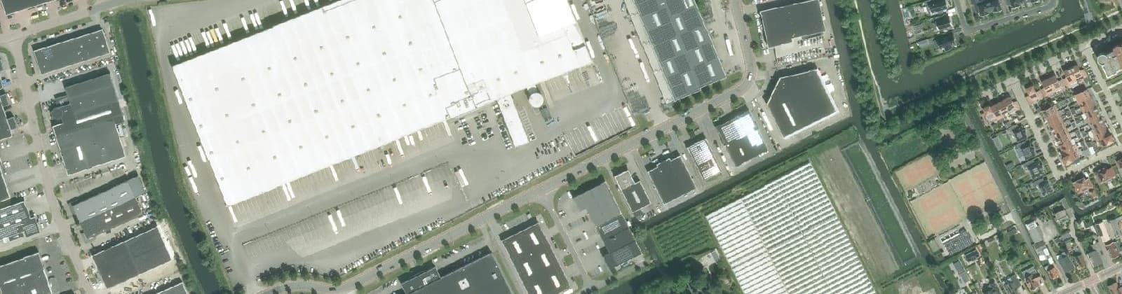 Luchtfoto van Zwaag - Buurt 30 06