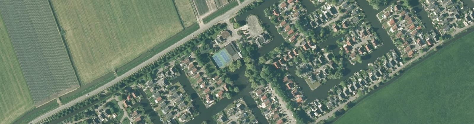 Luchtfoto van Wervershoof Onderdijk Aan de Vliet
