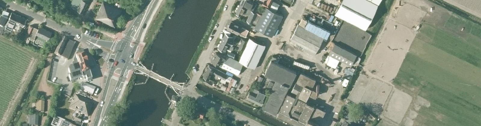 Luchtfoto van Sint Maartensvlotbrug (woonkern)