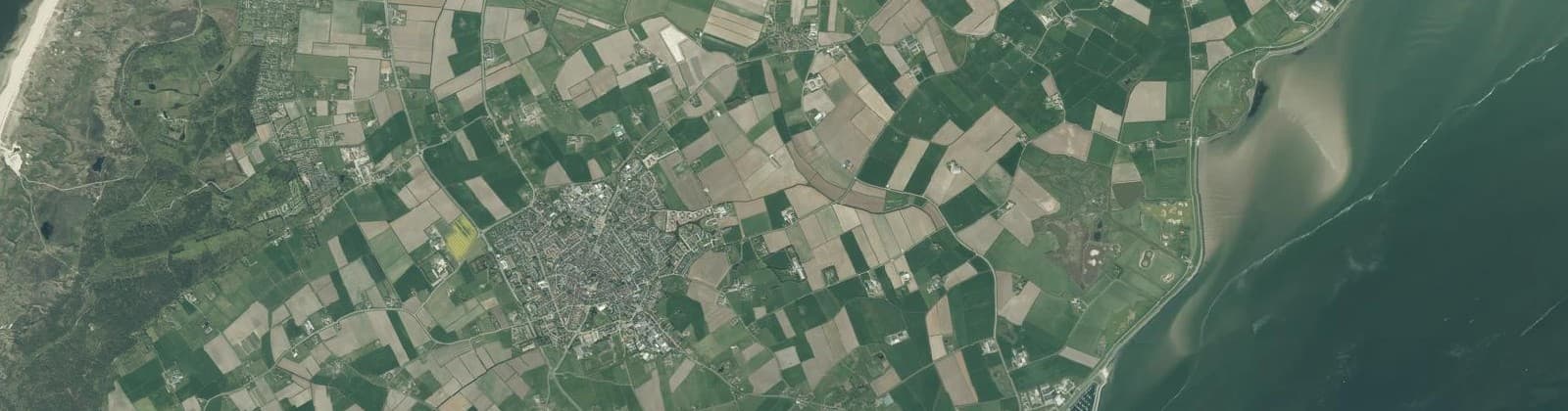 Luchtfoto van Verspreide huizen Op Het Oude Land